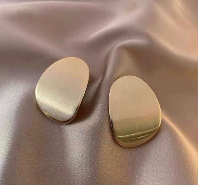 Muse minimalist studs preview